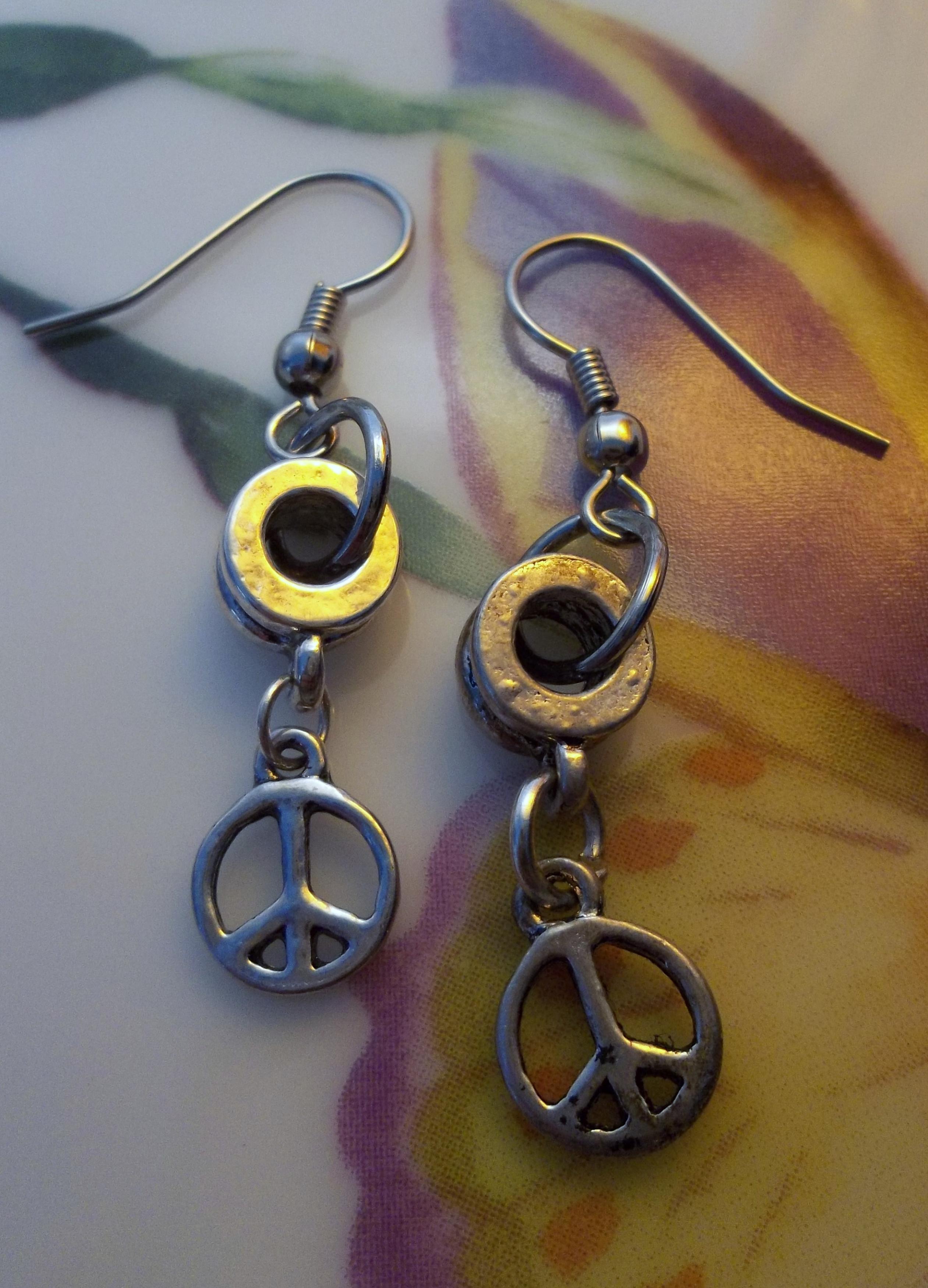 Funky Peace Sign Earrings On Luulla   Product Original 35136 4880 1338849968 39a7a557264a3bfb4eb759d8b519e50c.JPG